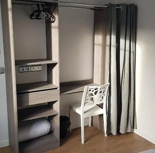 Deluxe, Voyages D'affaires. 圣纳泽尔